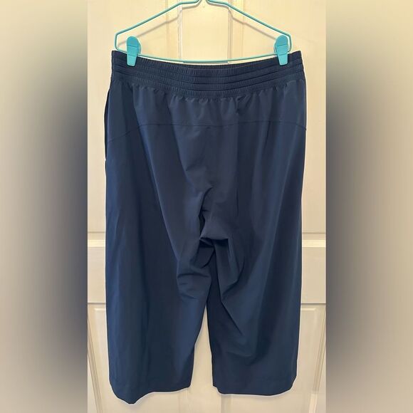 Lululemon Wanderer Culotte True Navy 12 - Picture 3 of 10